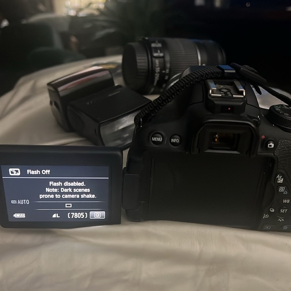 Canon EOS Rebel T5i EOS 700D - Picture 4 of 6